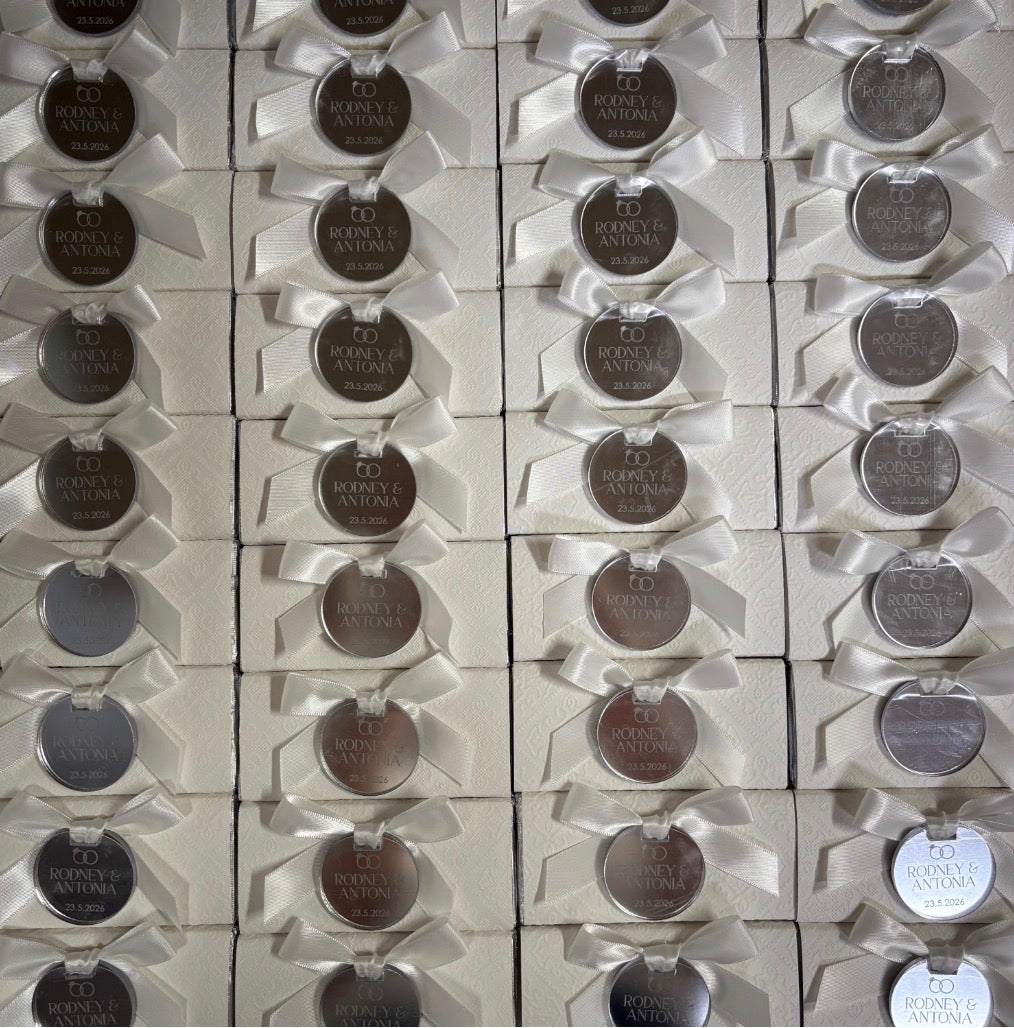 MINI CHOCOLATE BAR FAVOR WITH BAROQUE INITIAL PLAQUE