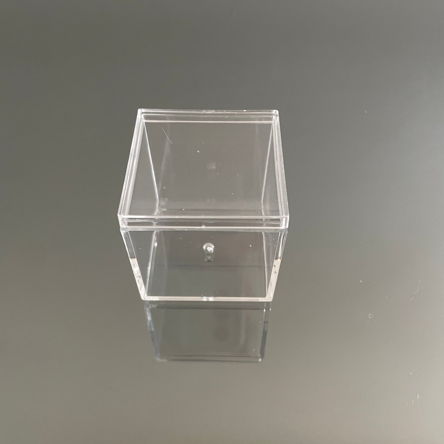 12 x CLEAR ACRYLIC BOXES 4.5cm