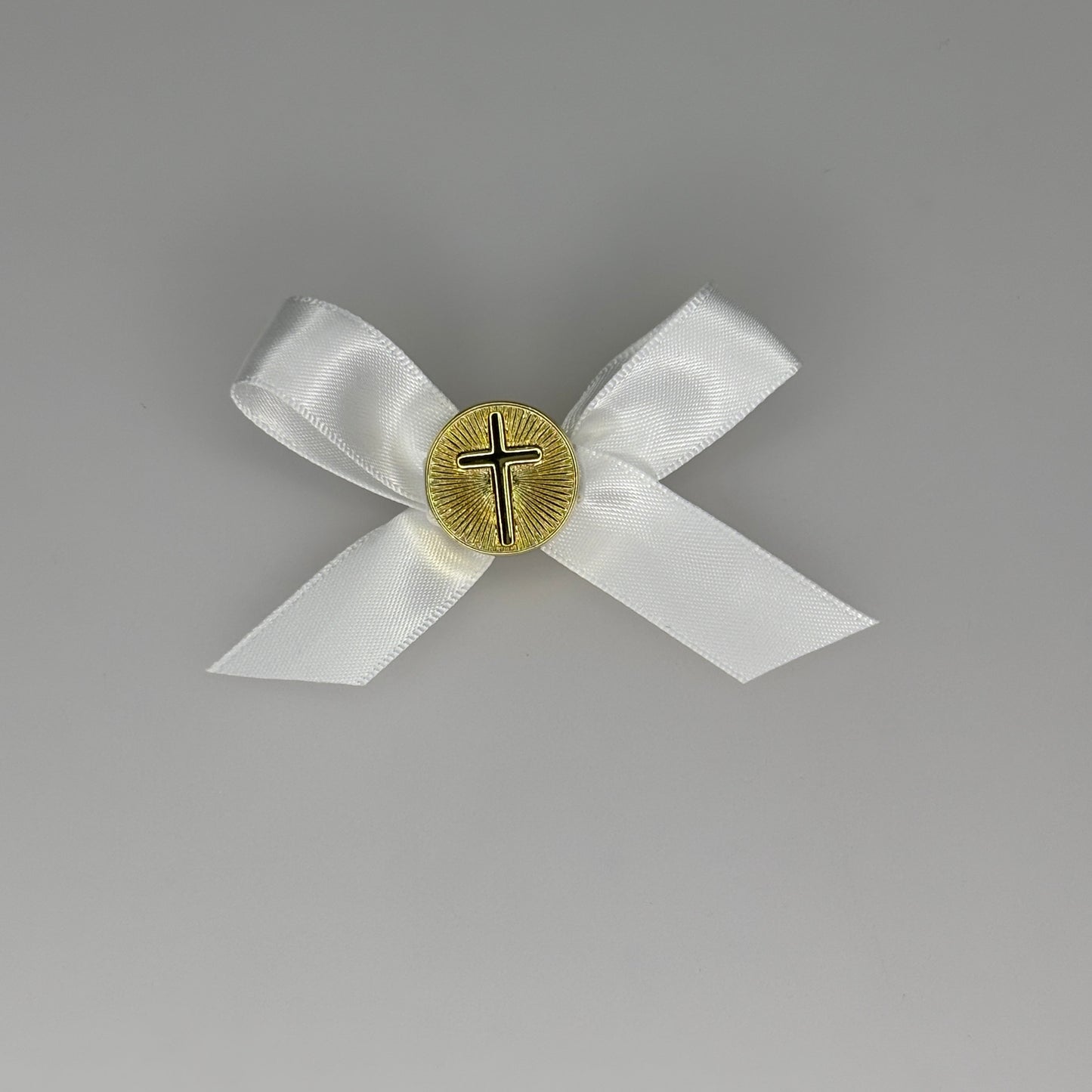 GOLD ROUND CROSS CARM PENDANT