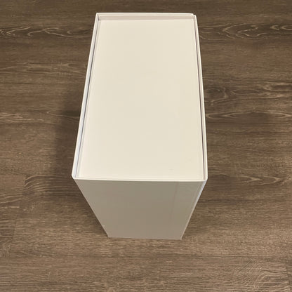 WHITE MAGNETIC CLOSURE WITH LEATHER TOP HANDLE GIFT BOX