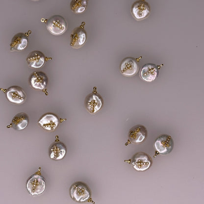 PEARL CHARM WITH GOLD DIAMONTE CROSS