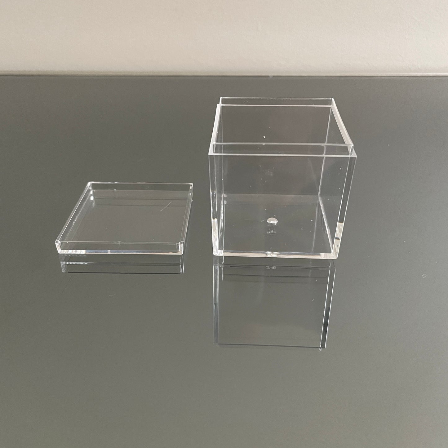 12 x CLEAR ACRYLIC BOXES 4.5cm