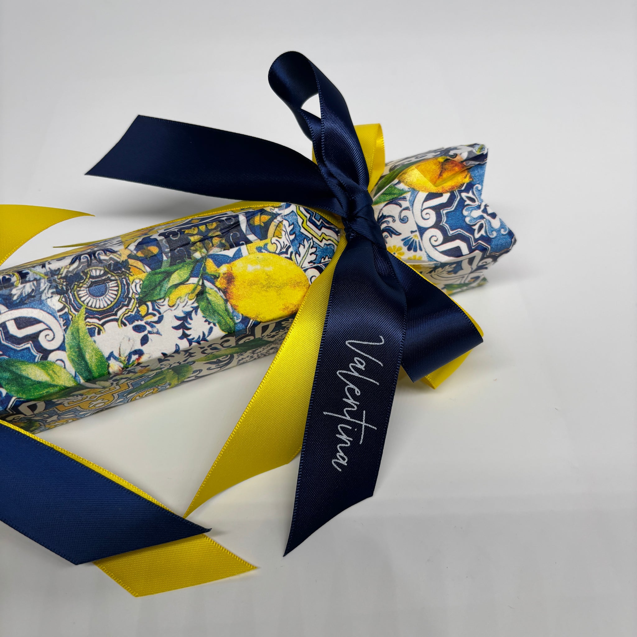 PERSONALISED CHRISTMAS CRACKERS LEMONS