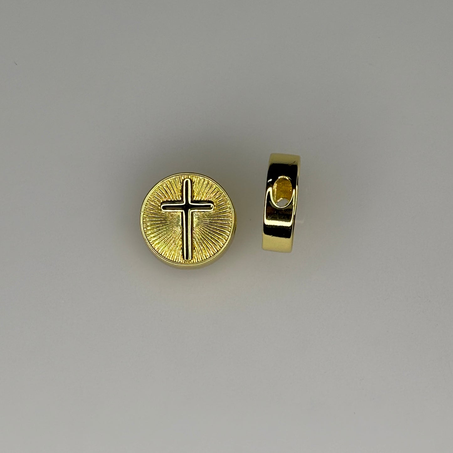 GOLD ROUND CROSS CARM PENDANT
