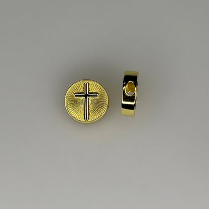 GOLD ROUND CROSS CARM PENDANT