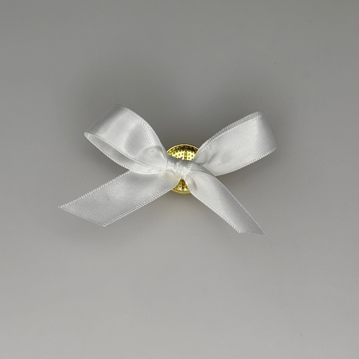 GOLD ROUND CROSS CARM PENDANT