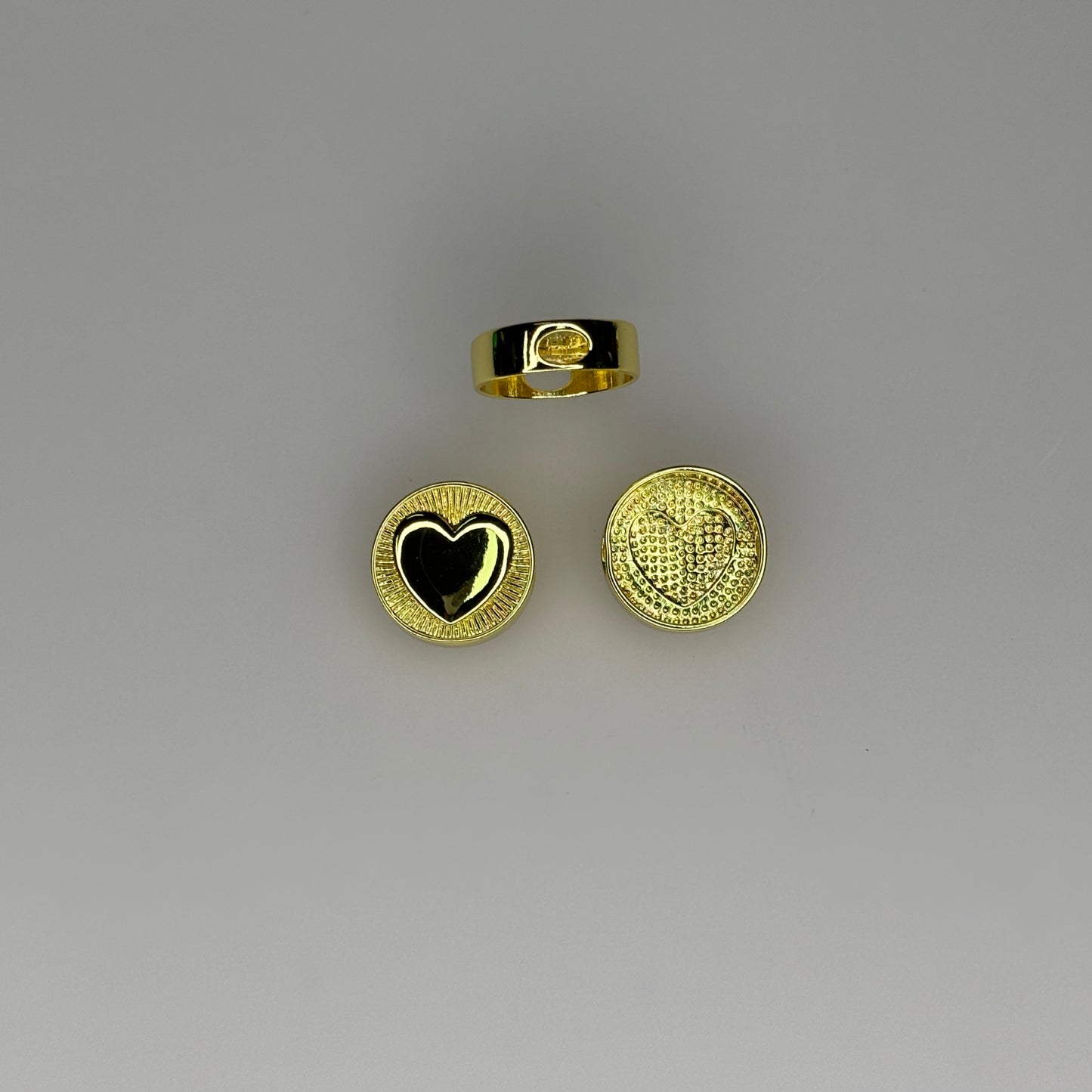 GOLD ROUND HEART CHARM PENDANT