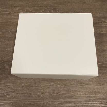 WHITE MAGNETIC CLOSURE WITH LEATHER TOP HANDLE GIFT BOX