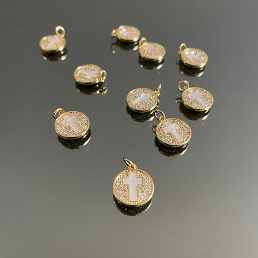 10 X GOLD ROUND MOTHER OF PEARL CROSS CHARMS