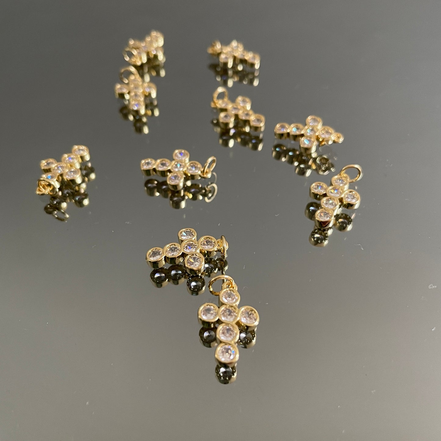 10 X GOLD DIAMONTE CROSS CHARMS