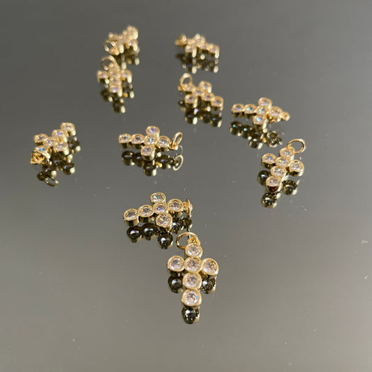 10 X GOLD DIAMONTE CROSS CHARMS