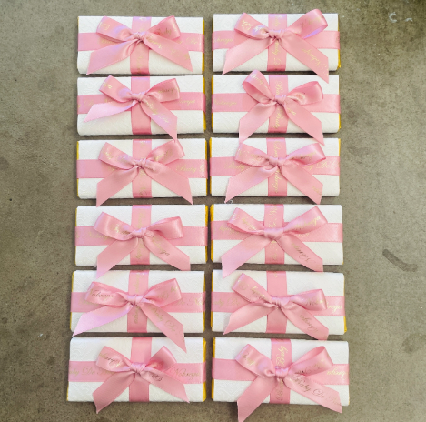 MINI CHOCOLATE BAR WITH PERSONALISED RIBBON FAVOR BOMBONIERE