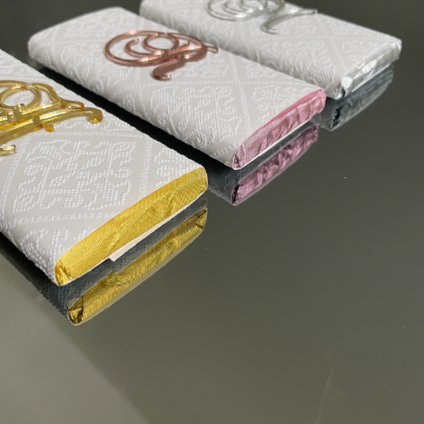 MINI CHOCOLATE BAR FAVOR WITH BAROQUE INITIAL PLAQUE