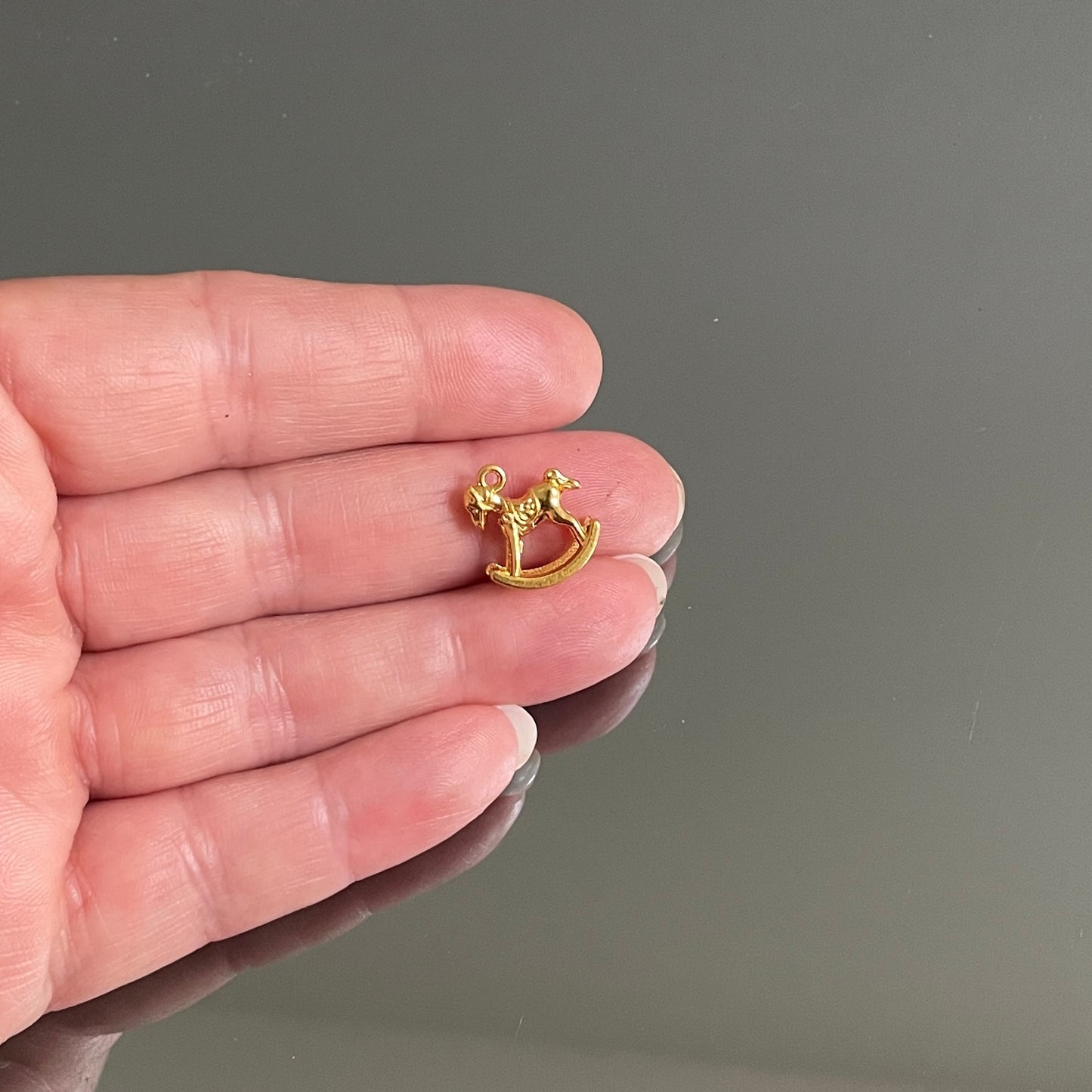 10 X GOLD ROCKING HORSE CHARMS