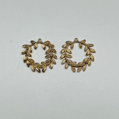 10 X GOLD METAL OLIVE BRANCH WREATH CHARM