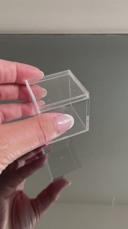 12 x CLEAR ACRYLIC BOXES 4.5cm