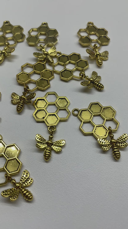 10 X GOLD METAL BEE CHARMS