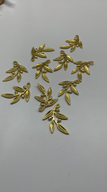10 X GOLD METAL OLIVE LEAF BRANCH CHARM