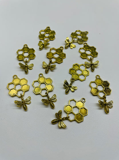 10 X GOLD METAL BEE CHARMS