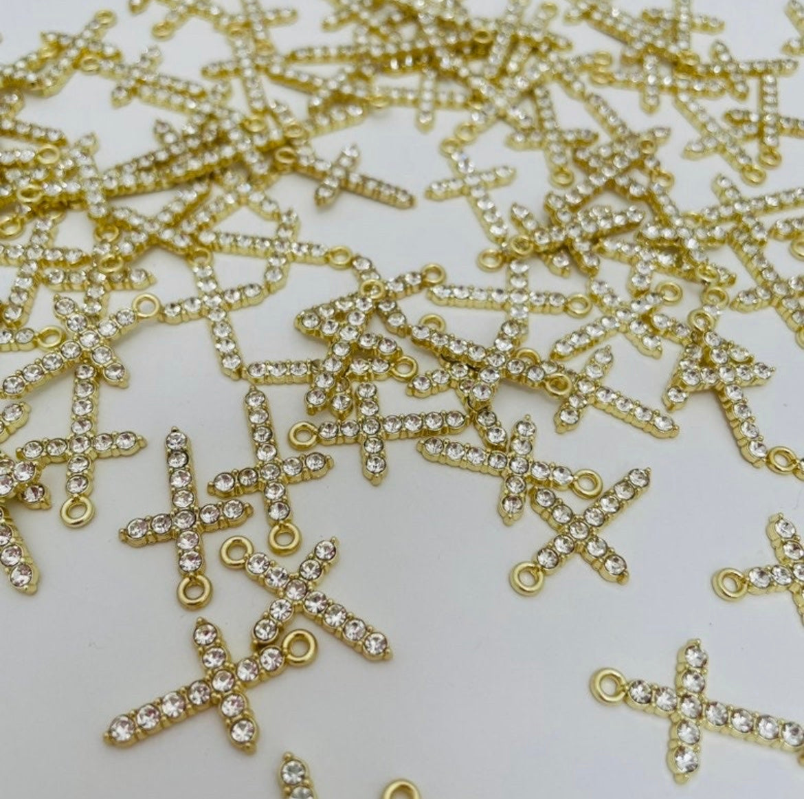 10 X DIAMANTÉ CROSS CHARMS