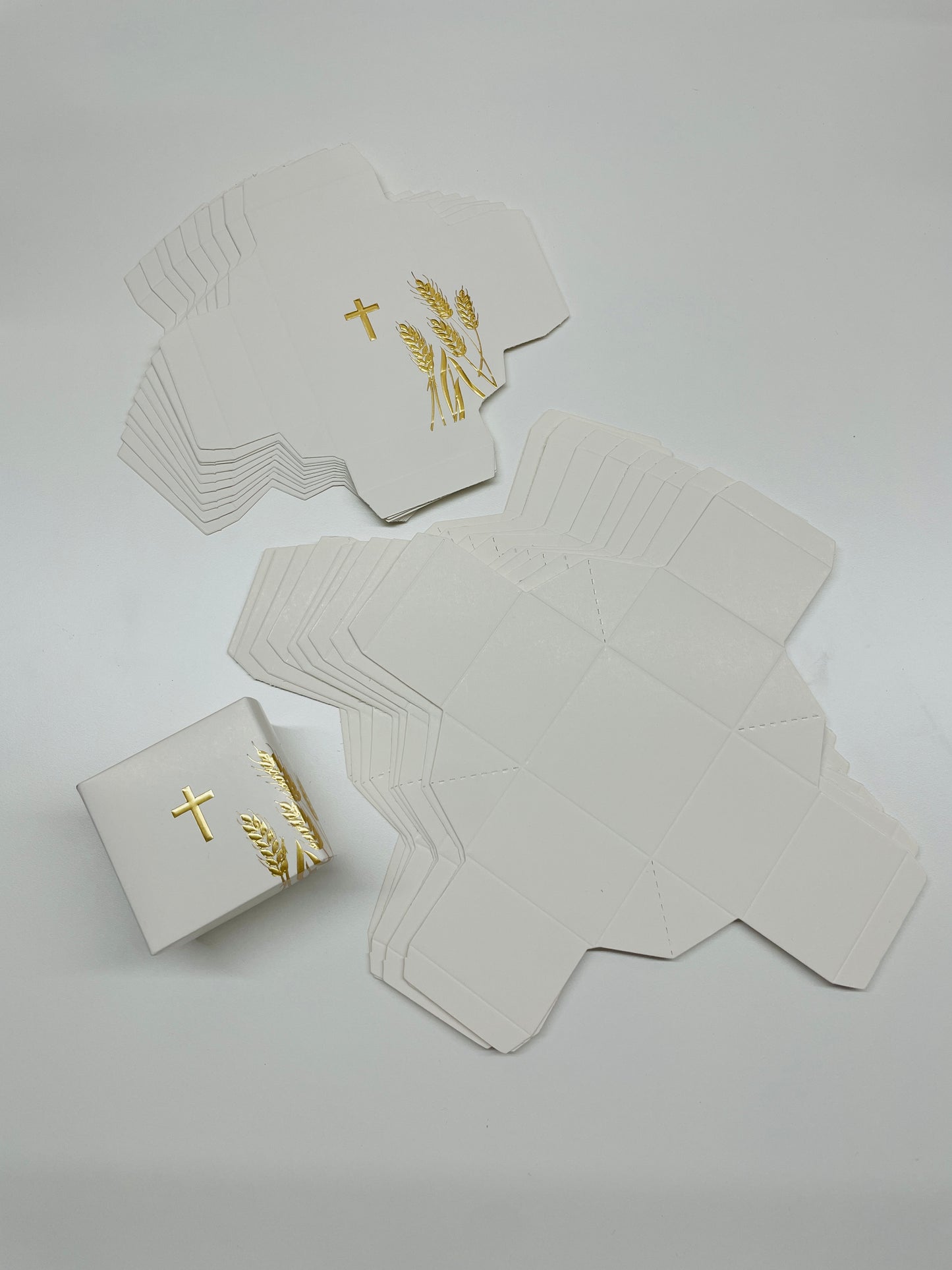 10 X GOLD CROSS WHITE SQUARE BOX