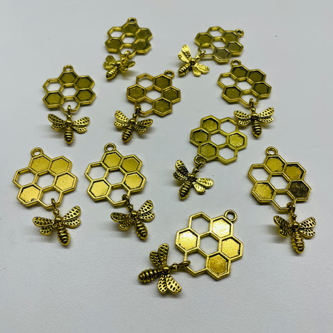 10 X GOLD METAL BEE CHARMS