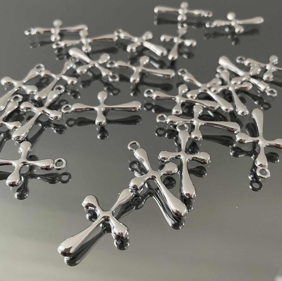 10 X METAL CROSSES