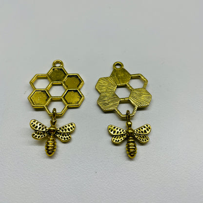 10 X GOLD METAL BEE CHARMS
