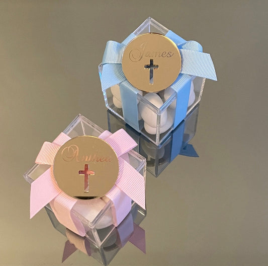CUT OUT CROSS BOMBONIERE