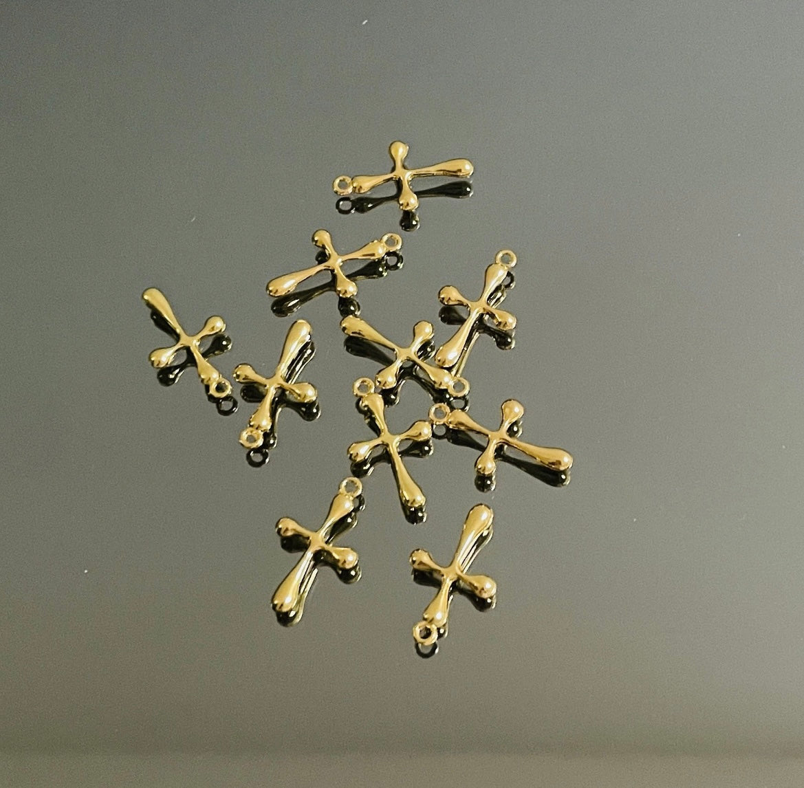 10 X METAL CROSSES
